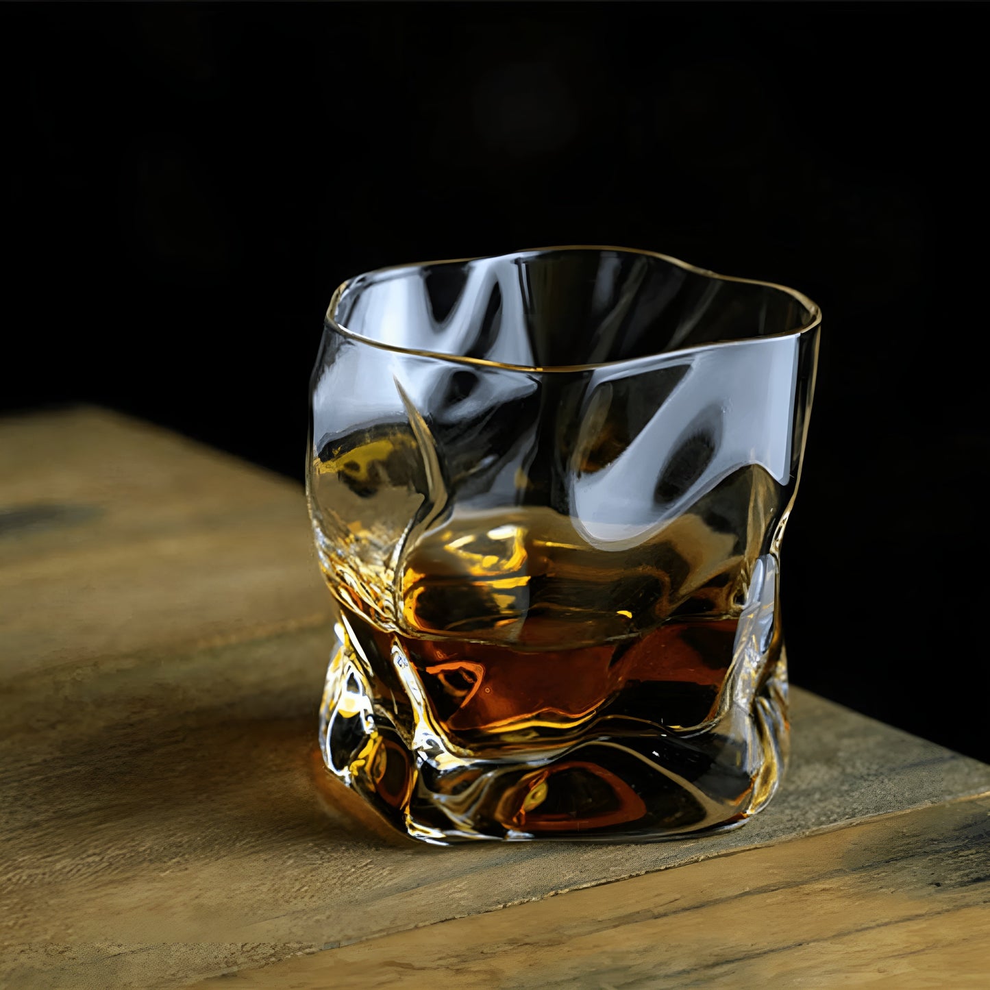 Handgefertigtes Whiskeyglas im Edo Kiriko Stil – Einzigartiges Crumple-Design