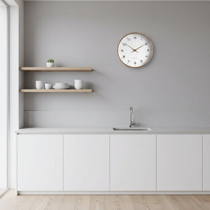 Skandinavische Holz-Wanduhr mit minimalistischem Design