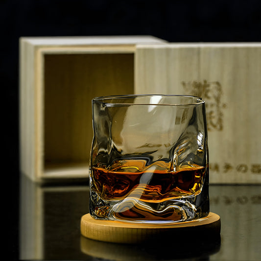 Handgefertigtes Whiskeyglas im Edo Kiriko Stil – Einzigartiges Crumple-Design