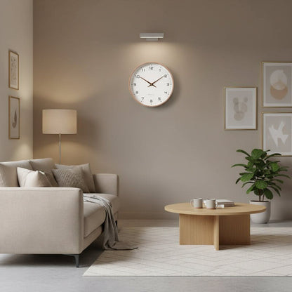Skandinavische Holz-Wanduhr mit minimalistischem Design