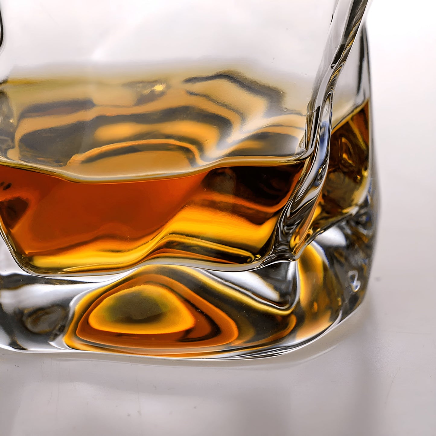 Handgefertigtes Whiskeyglas im Edo Kiriko Stil – Einzigartiges Crumple-Design
