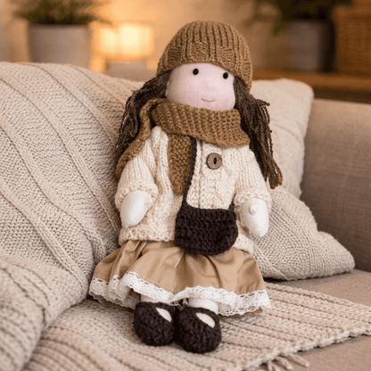 Handgemachte Waldorfpuppe aus Baumwolle für kreatives Spiel
