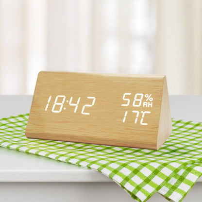 Einfache digitale Holz-Uhr mit Temperaturanzeige und Lichtsteuerung