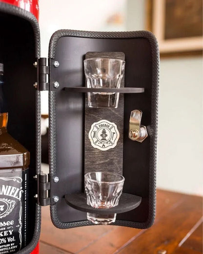 Diskrete Mini Bar – Kompakte Getränkebewahrung gestaltet als Feuerlöscher