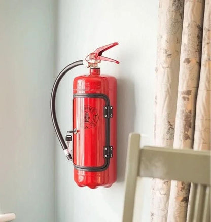Diskrete Mini Bar – Kompakte Getränkebewahrung gestaltet als Feuerlöscher