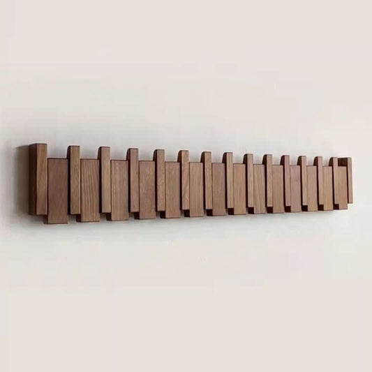 Handgefertigte Wandgarderobe im Klavierstil