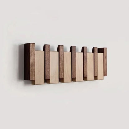 Handgefertigte Wandgarderobe im Klavierstil