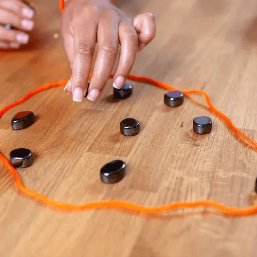 Portables Magnet-Schachset für Reisen und Strategie