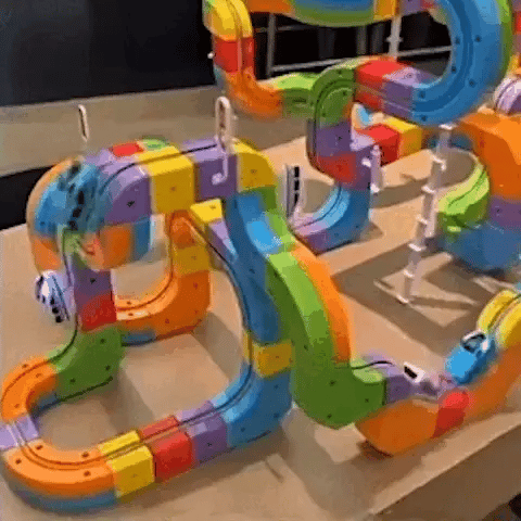 3D Eisenbahn-Bausatz für Kinder mit wiederaufladbarer Lokomotive