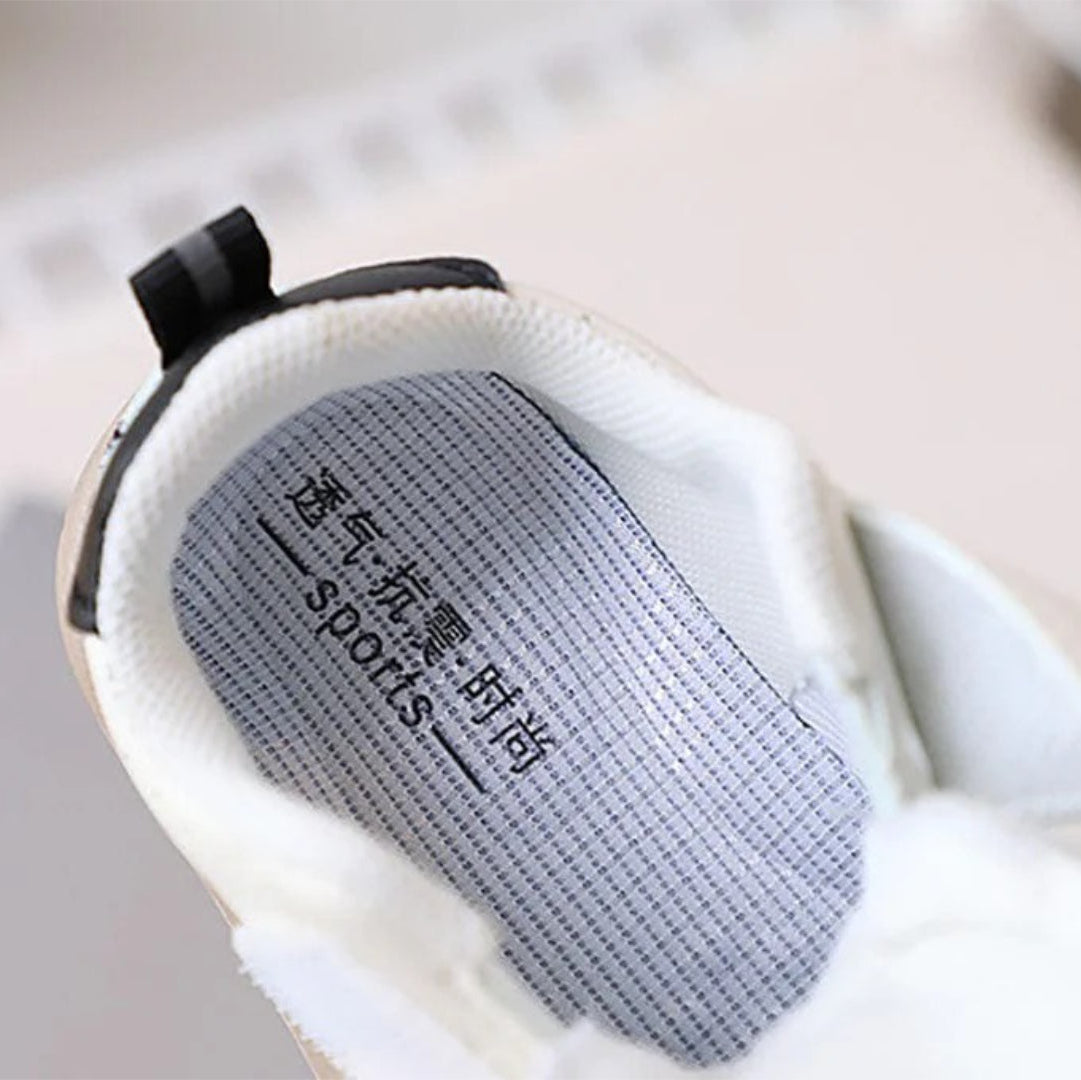 Trendige Babyschuhe aus bequemem und weichem Stoff