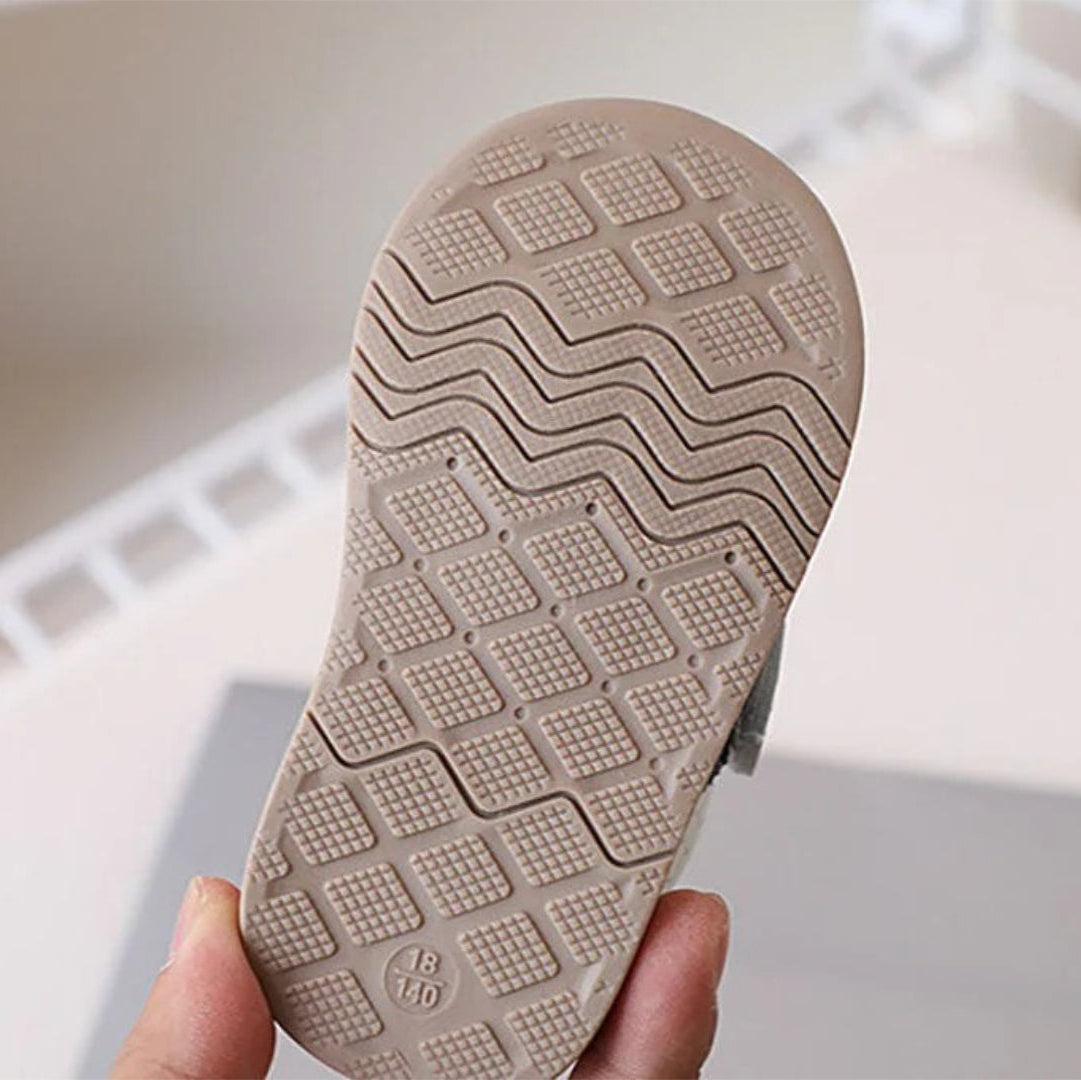 Trendige Babyschuhe aus bequemem und weichem Stoff