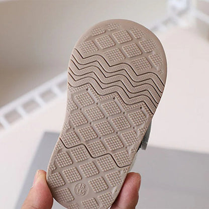 Trendige Babyschuhe aus bequemem und weichem Stoff