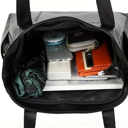Elegante Leder-Schultertasche mit retro Touch und glatter Oberfläche