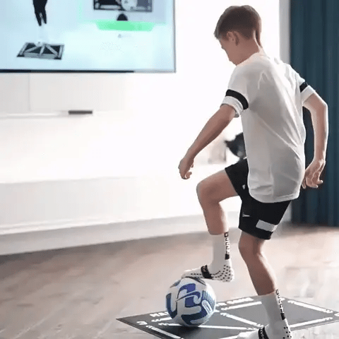 Professionelle Fußballtrainingsmatte und Video-Coaching-Programm