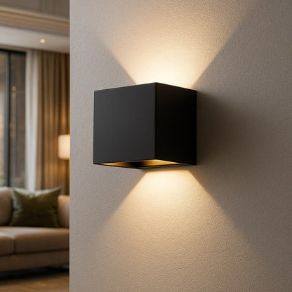 Batteriebetriebene kabellose Wandleuchte für Innen- und Außenbereich | LED-Wandleuchte mit Sensor in Schwarz und Weiß