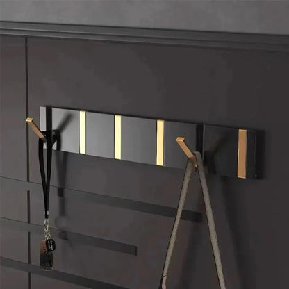 Eleganter Wandhaken mit klappbarem Design für platzsparende Organisation