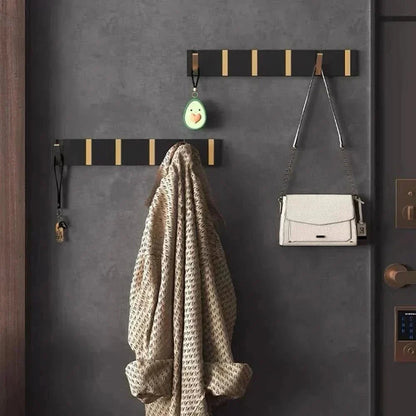 Eleganter Wandhaken mit klappbarem Design für platzsparende Organisation