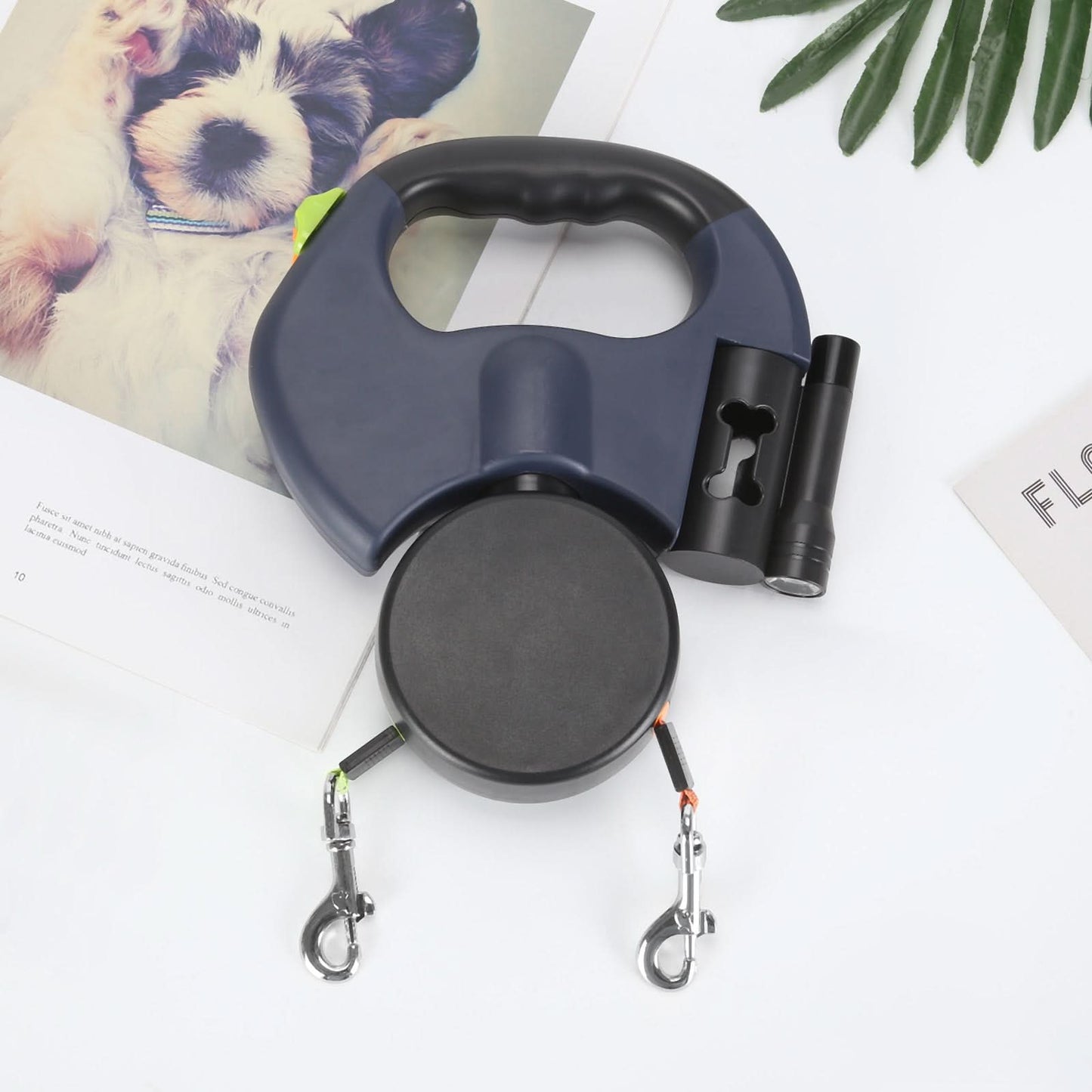 Einziehbare Leine für zwei Hunde mit integriertem Taschenlampe
